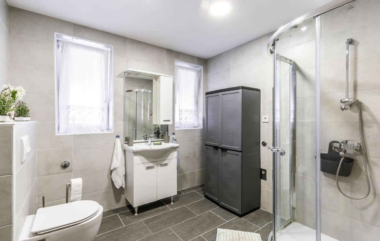 Milo Apartment Porec Bagian luar foto