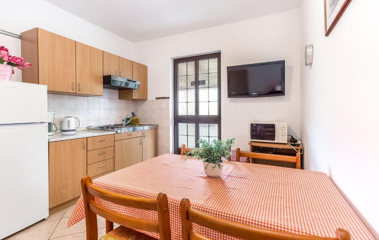 Milo Apartment Porec Bagian luar foto